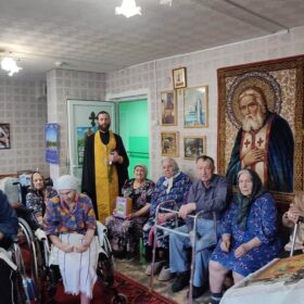 Наш настоятель совершил таинство Соборования для верующих дома-интерната для престарелых в Зеленом городе